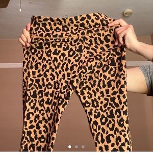 Leopard print leggings